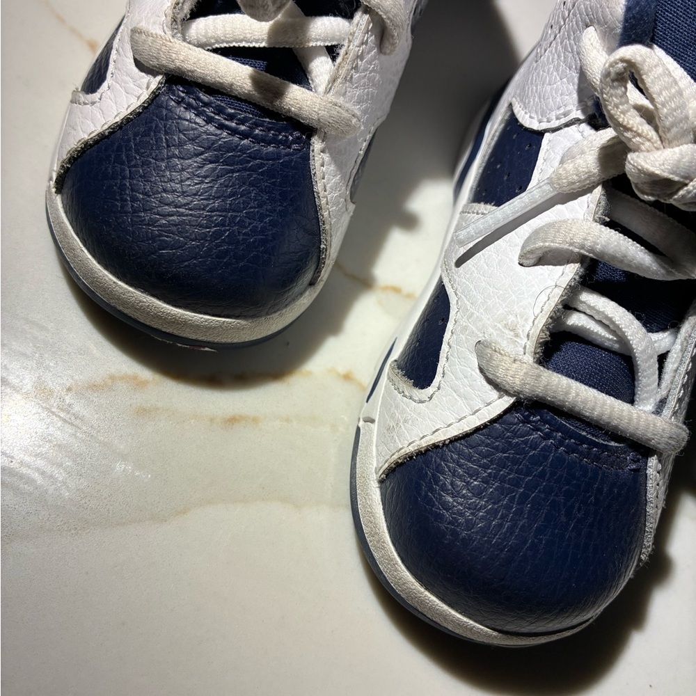Jordan Kids Navy and White Sneakers - Picture 3 of 6